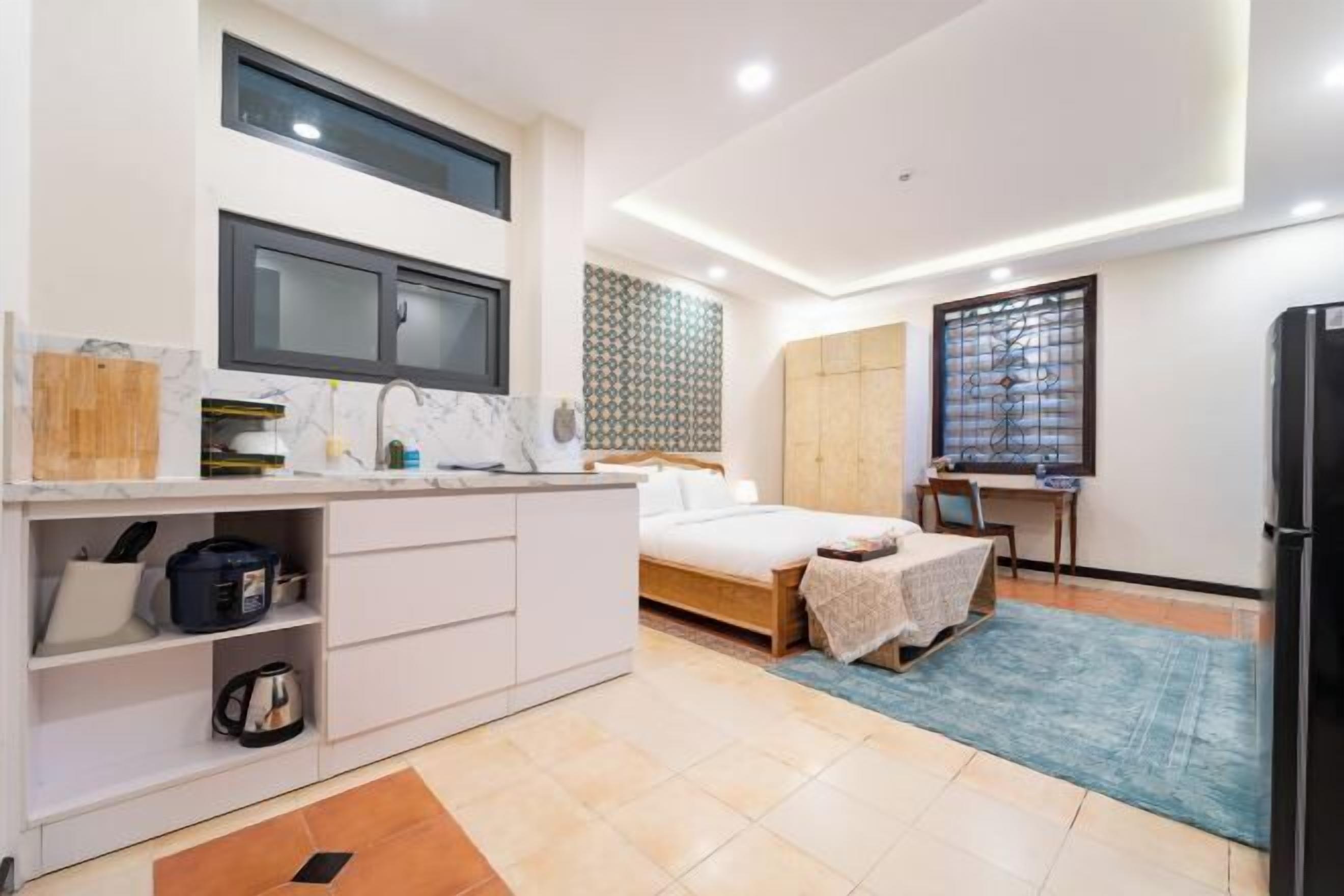 Premium bedding, Select Comfort beds, desk, laptop workspace