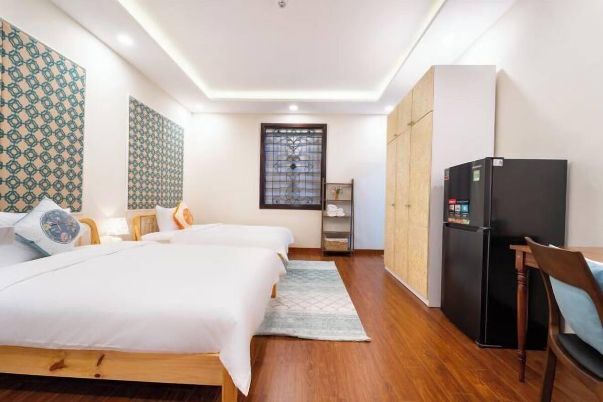 Premium bedding, Select Comfort beds, desk, laptop workspace