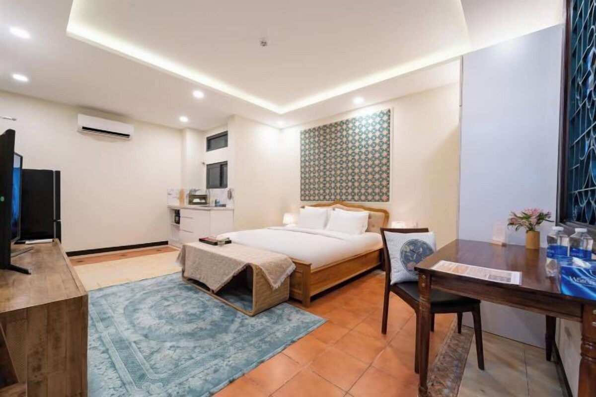 Premium bedding, Select Comfort beds, desk, laptop workspace