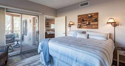 Walk to Fountain Park! Ground-Floor Condo w/ Pool, Spa & Private Patio