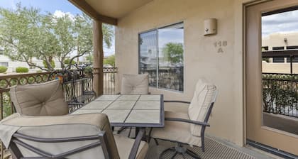 Walk to Fountain Park! Ground-Floor Condo w/ Pool, Spa & Private Patio