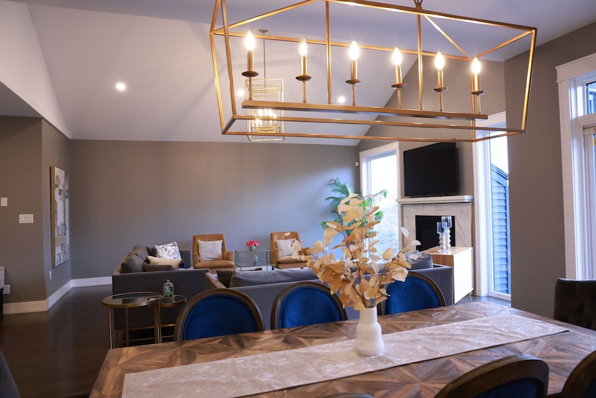 Entire Main Floor | Modern Stay In Bedford - Bedford