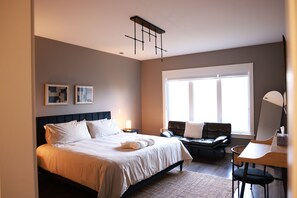 3 habitaciones, tabla de planchar con plancha, wifi y ropa de cama