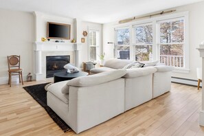 Smart TV, fireplace, computer monitors