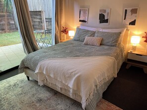 2 dormitoris, planxa i posts de planxar i un bressol de viatge 