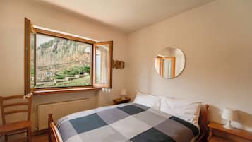 4 camere, una scrivania, ferro/asse da stiro, Wi-Fi gratuito