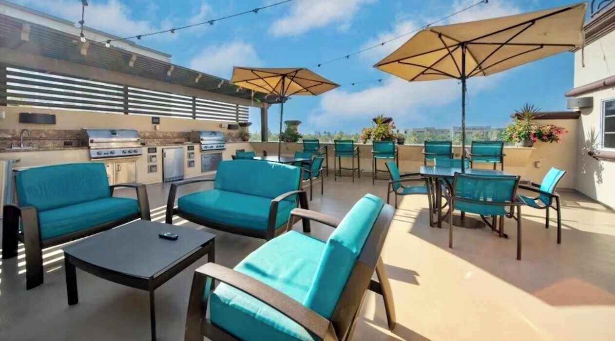 屋外ダイニングエリア