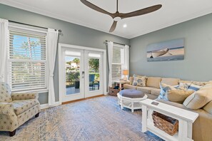 TV - Private Beach and Beach Side Pool! West End PCB (Panama City Beach)
