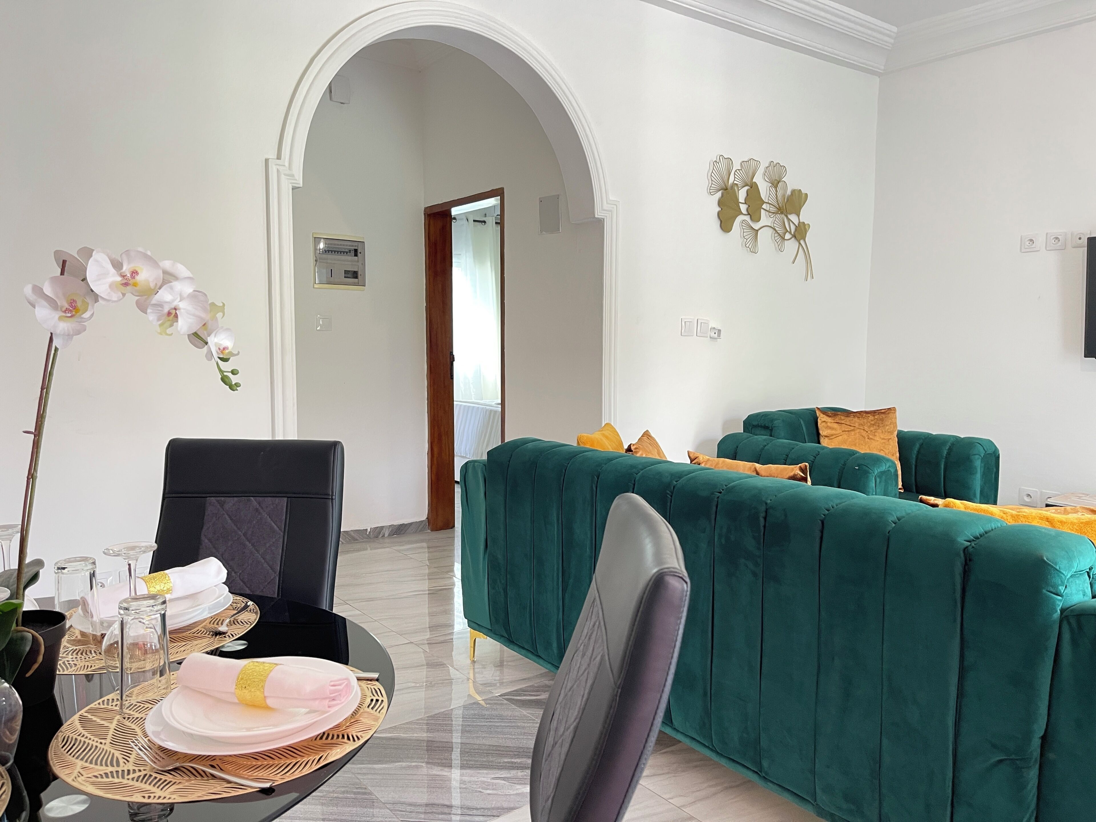 Leilighet – standard, bassengutsikt | Oppholdsområde | TV