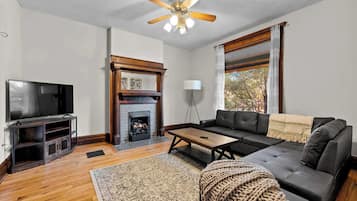House, Multiple Beds, Kitchen, Garden View (Bella Notte Columbus) | Living area | 42-inch flat-screen TV with digital channels, fireplace
