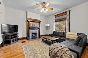 House, Multiple Beds, Kitchen, Garden View (Bella Notte Columbus) | Living area | 42-inch flat-screen TV with digital channels, fireplace