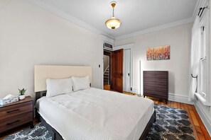 Huis, Meerdere bedden, keuken, uitzicht op tuin (Bella Notte Columbus) | 3 slaapkamers, individueel gedecoreerd, individueel gemeubileerd