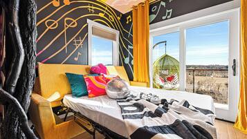 4 bedrooms, desk, iron/ironing board, travel cot