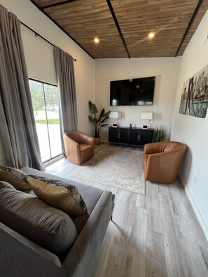 Télévision, cheminée