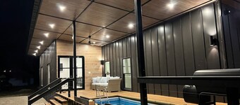 The black stone luxury retreat