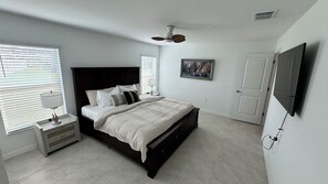 4 Schlafzimmer, Schreibtisch, Bügeleisen/Bügelbrett, kostenloses WLAN