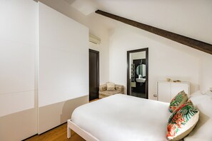 Apartment | 2 bedrooms, iron/ironing board, free WiFi, bed sheets