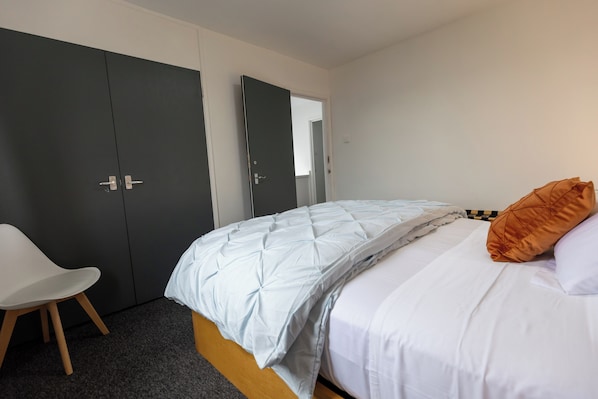 Ferienhaus | 4 Schlafzimmer, Bügeleisen/Bügelbrett, kostenloses WLAN, Bettwäsche