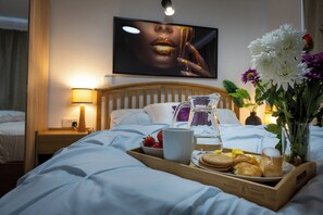 House | 4 bedrooms, iron/ironing board, free WiFi, bed sheets - Norwich - House - Sleeps 7 - Parking - Garden (Norwich)