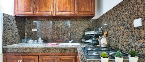 Fridge, cookware/dishes/utensils, lobster pot