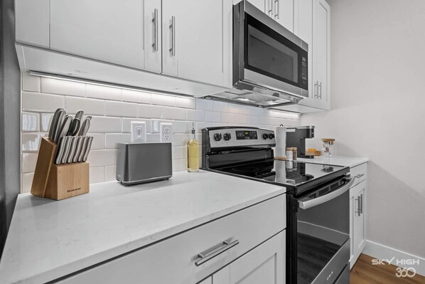 Fridge, microwave, oven, stovetop