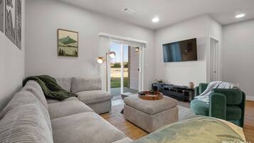 Een smart-tv en een kantoor