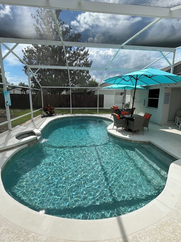 حمّام سباحة خارجي، حمّام سباحة مُدفَّأ