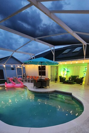 حمّام سباحة خارجي، حمّام سباحة مُدفَّأ