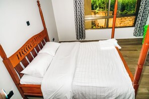 7 bedrooms, iron/ironing board, WiFi, bed sheets