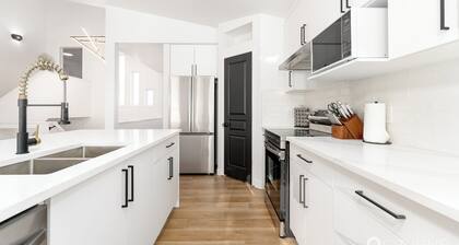 MEADOWBROOK - Sleeps 12 - Garage Parking