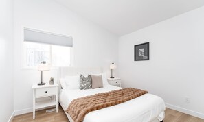 5 camere, una scrivania, ferro/asse da stiro, culla da viaggio