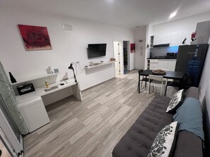 Smart TV - One Suite Punta Cana Beach Club (Punta Cana)