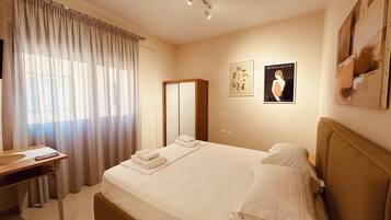 Classic Studio, 2 Single Beds | Desk, free WiFi, bed sheets