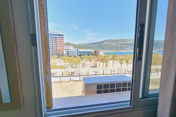 Classic Studio, City View | Desk, WiFi (free), bed sheets