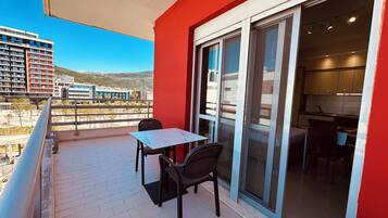 Family Studio, 1 Queen Bed with Sofa bed, Balcony, City View | Balcony