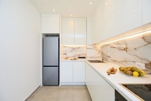 Unclassified image, 3 of 32, button