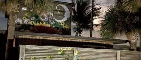 المنطقة المحيطة بالمنشأة