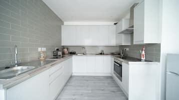 Fridge, stovetop