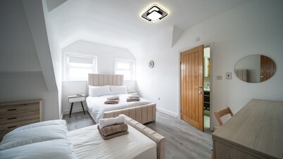 Spacious Duplex Apartment - Perfectly Situated in the Heart