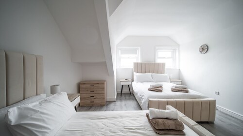 Spacious Duplex Apartment - Perfectly Situated in the Heart