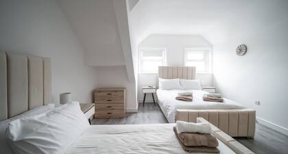 Spacious Duplex Apartment - Perfectly Situated in the Heart