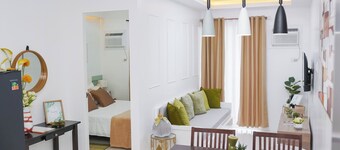 Cozy Crib Suite Condo w/ Balcony Pool & Gym 