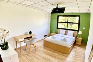 3 bedrooms, desk, free WiFi, bed sheets