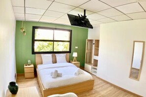 3 soverom, skrivebord, wi-fi (inkludert) og sengetøy