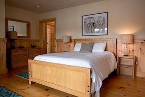 4 bedrooms, iron/ironing board, free WiFi, bed sheets - Come stay at our four season resort! (Weare)