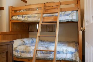 2 slaapkamers, een strijkplank/strijkijzer, gratis wifi, beddengoed