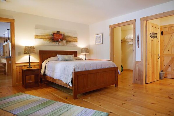 4 makuuhuonetta, silitysrauta/-lauta, ilmainen Wi-Fi, vuodevaatteet