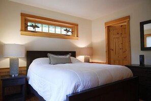 3 多间卧室、熨斗/熨衣板、上网接入、床单