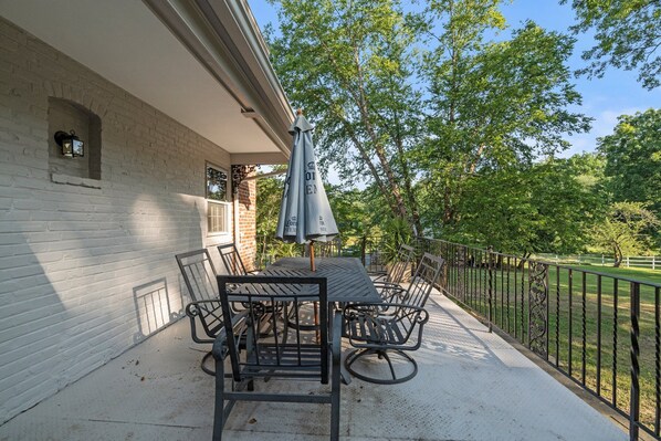 Outdoor dining