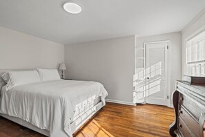 4 bedrooms, desk, iron/ironing board, free WiFi